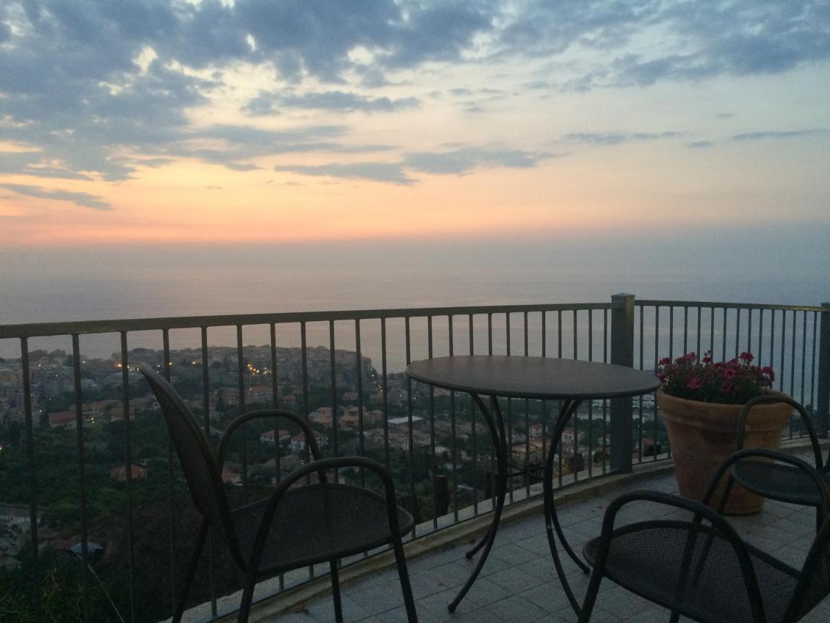 Villa Del Conte Drapia Buitenkant foto