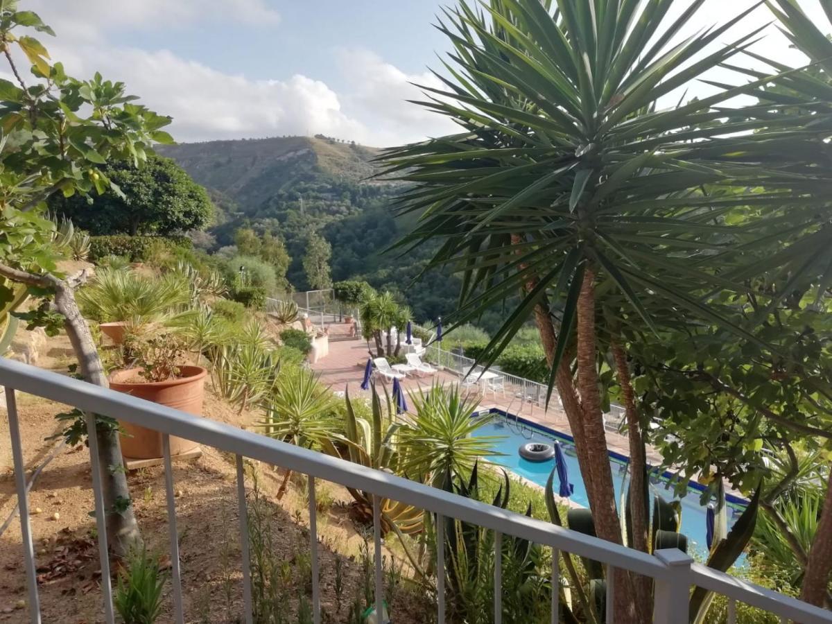 Villa Del Conte Drapia Buitenkant foto