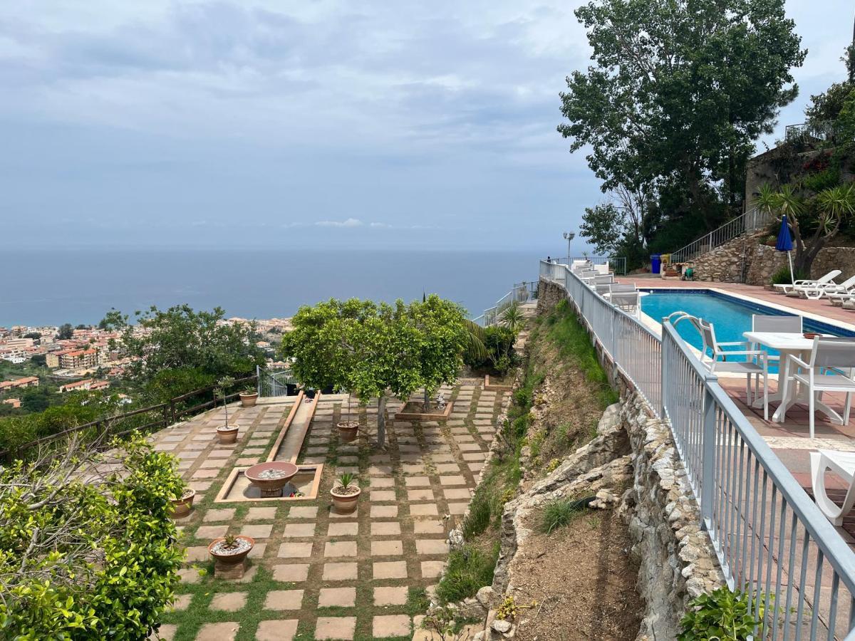 Villa Del Conte Drapia Buitenkant foto