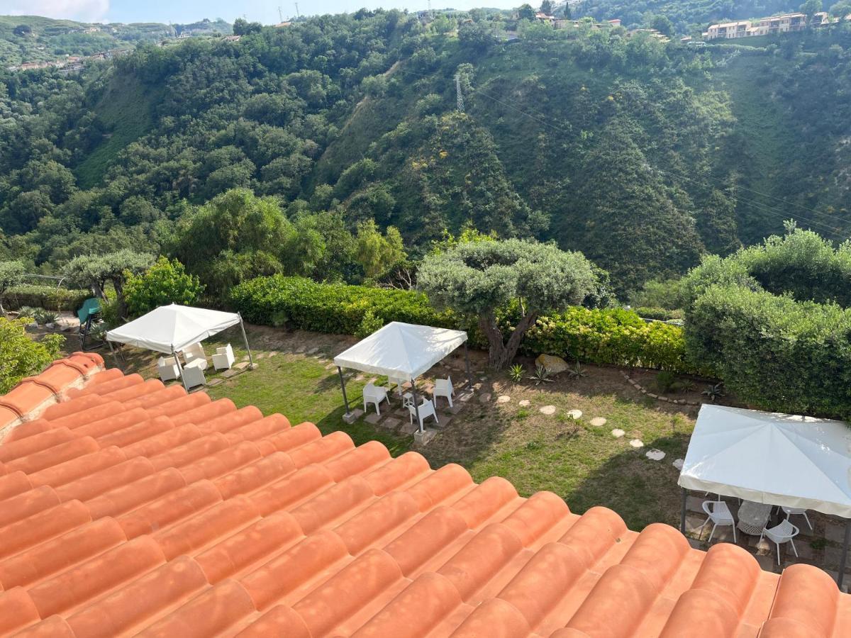 Villa Del Conte Drapia Buitenkant foto