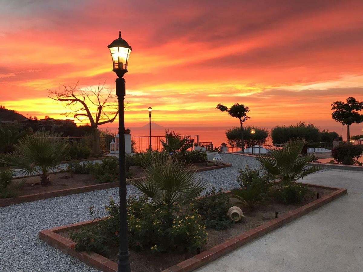 Villa Del Conte Drapia Buitenkant foto