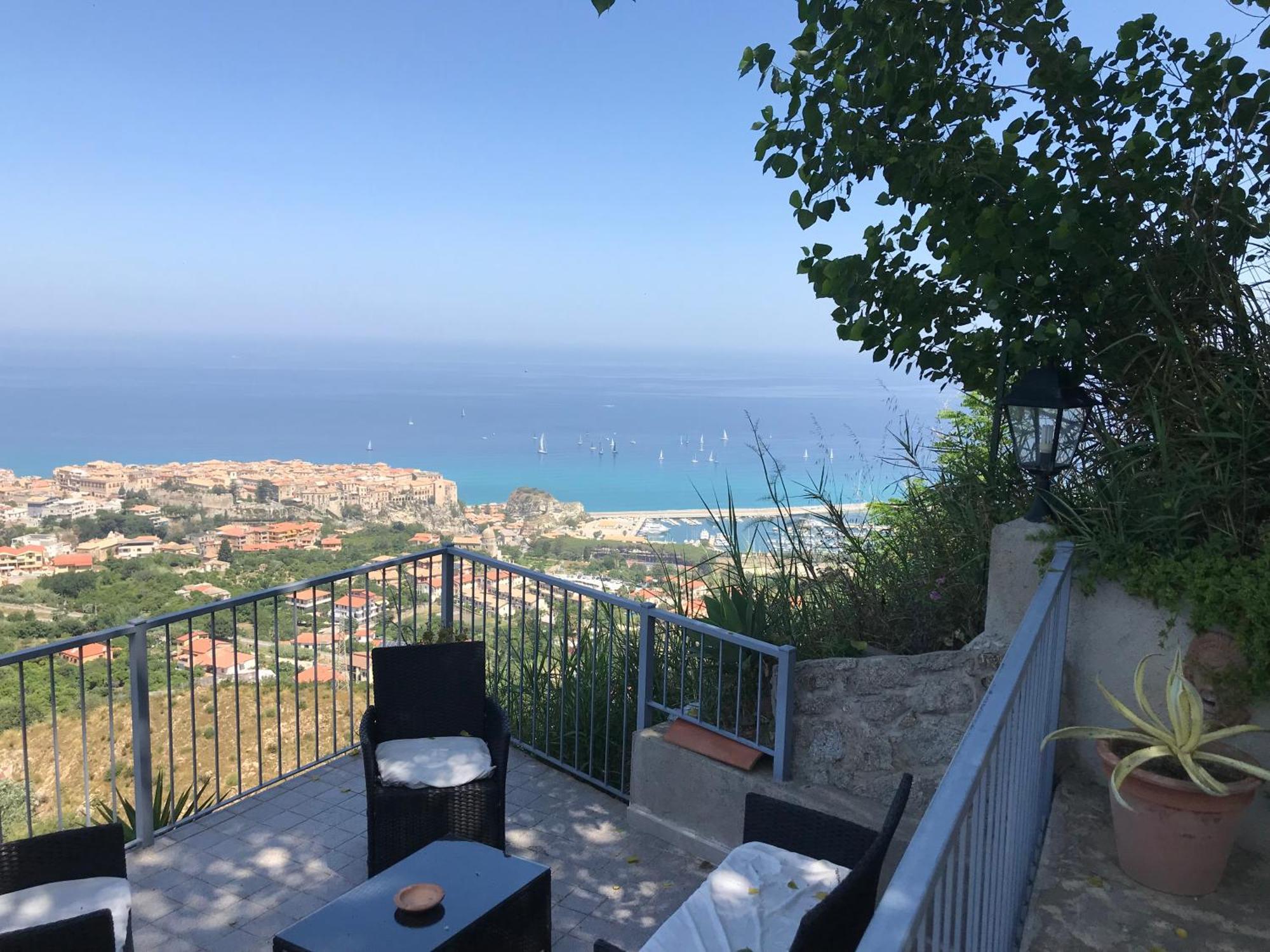 Villa Del Conte Drapia Buitenkant foto