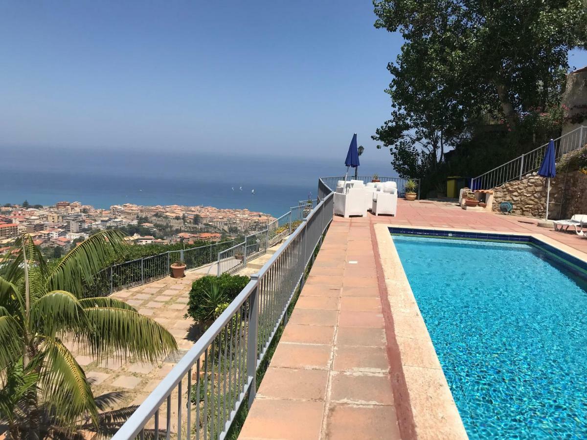 Villa Del Conte Drapia Buitenkant foto